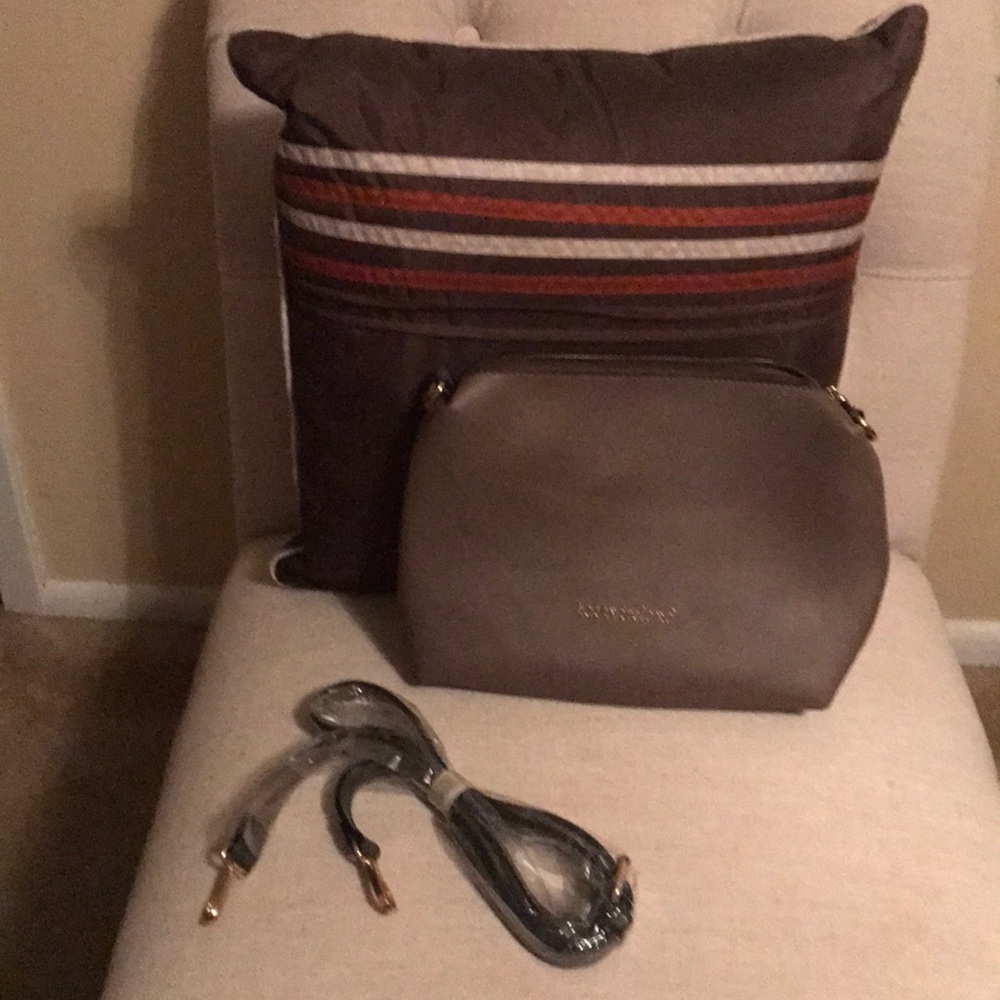 👜KATHY IRELAND CROSS BODY 💼